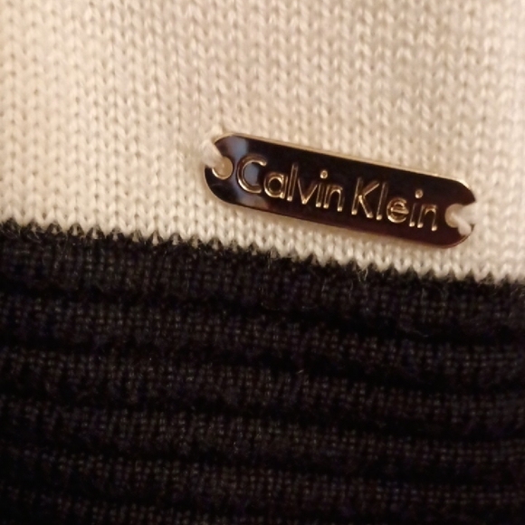 Calvin Klein White and Black Cowl Neck Sweater, Sz M - Picture 3 of 8